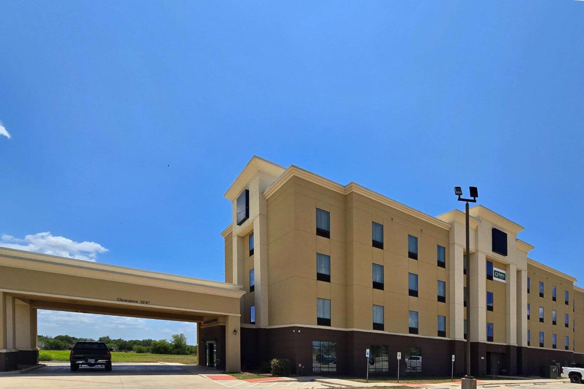 Quality Inn & Suites Pearsall Exterior foto
